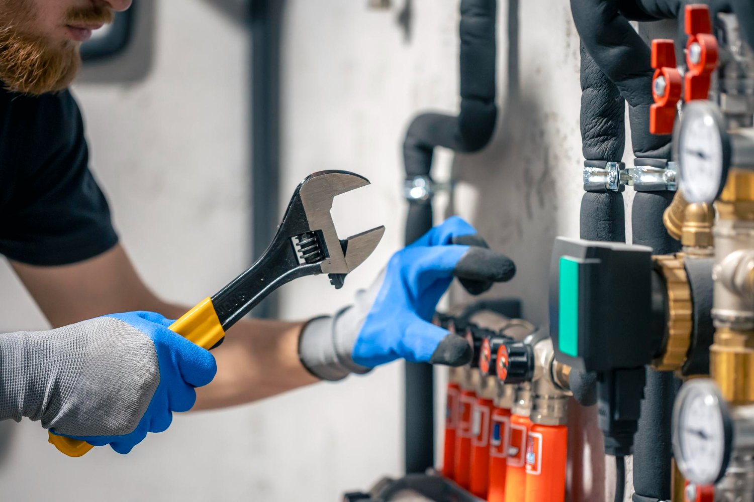 Las soluciones de mantenimiento y gestión auxiliar que sostienen el tejido industrial moderno